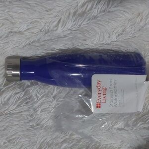 Stainless steel water bottle